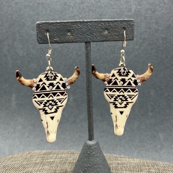 Tipi dangle Pierced Earrings Cow Skull Native American Aztec Tribal Rhinestone - Picture 1 of 8